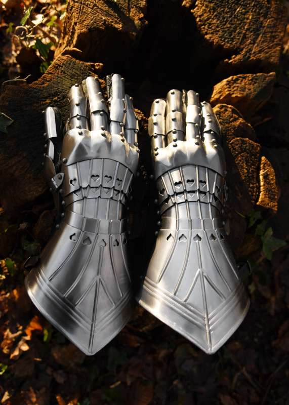 Gothic Gauntlets (pair), steel