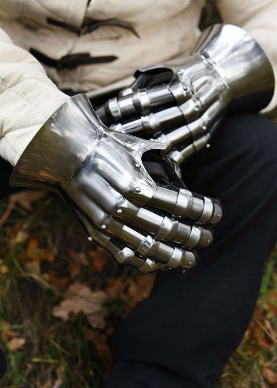Medieval Hourglass Gauntlets, 14th C., 1.6 mm Steel, Plate Armour for the Hands