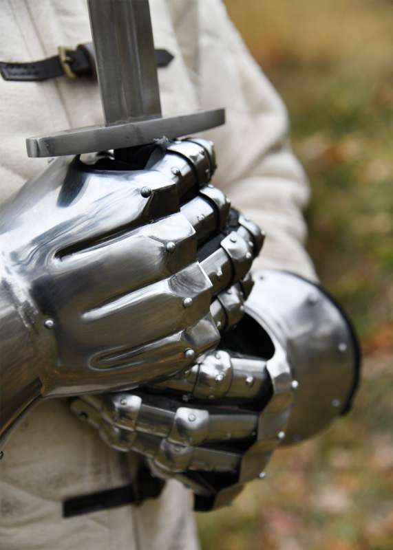 Medieval Hourglass Gauntlets with Decorative Rivets, 14th C., 1.6 mm Steel, Plate Armour for the Hands