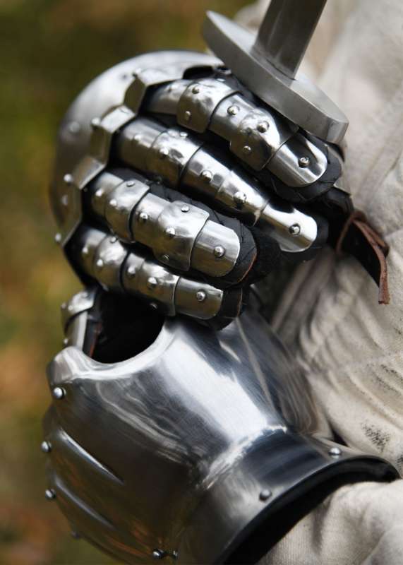 Medieval Hourglass Gauntlets with Decorative Rivets, 14th C., 1.6 mm Steel, Plate Armour for the Hands