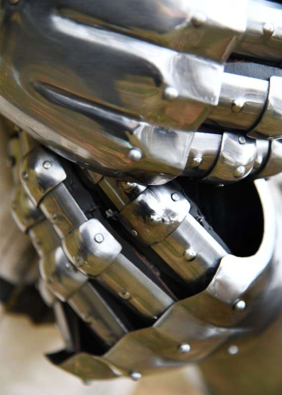 Medieval Hourglass Gauntlets with Decorative Rivets, 14th C., 1.6 mm Steel, Plate Armour for the Hands