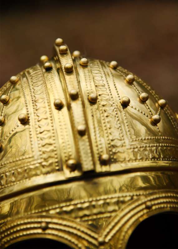 Deurne helmet, 4th century