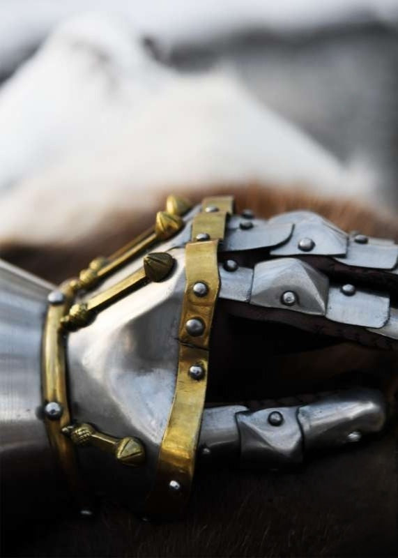 Hourglass Gauntlets, Milan ca. 1370, approx. 1.6 mm Steel